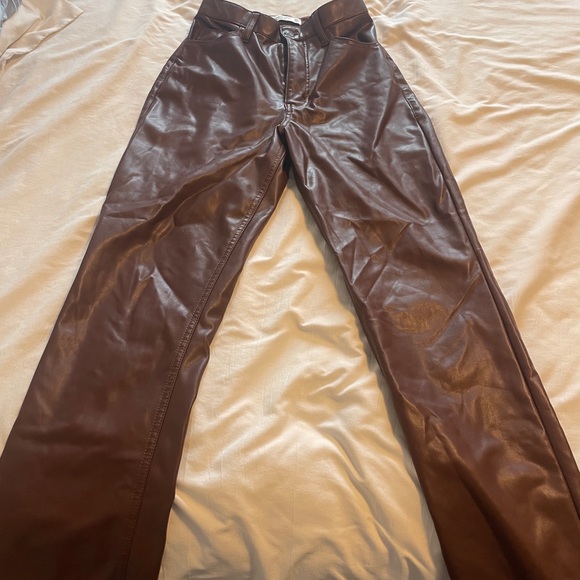 Abercrombie and fitch 90s vegan leather brown pants - Picture 4 of 5